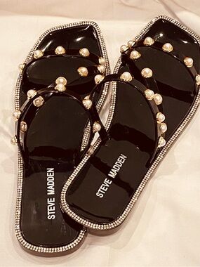 NWT Seve Madden Black Slip On Sandals With Pearl Stud Double Straps Size 7